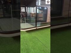 الكبسولة الفضائية مع الزخرفة الجميلة