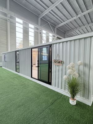 الثور 30 * 30 مصباح مسطح إضاءة 40ft حاوية قابلة للتوسع المنزل T65mm EPS ألوان صفيحة الفولاذ و 18mm سمك الأرض