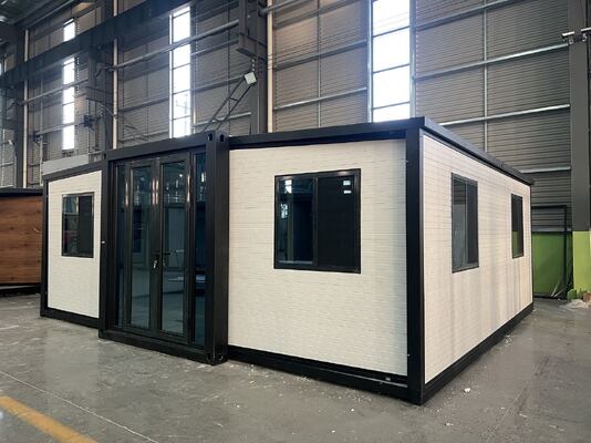 حاوية قابلة للطي بطول 20 قدمًا بعمر افتراضي 30-40 عامًا، تصميم مقاوم للماء والرياح، وإطار رئيسي مجلفن بالكامل